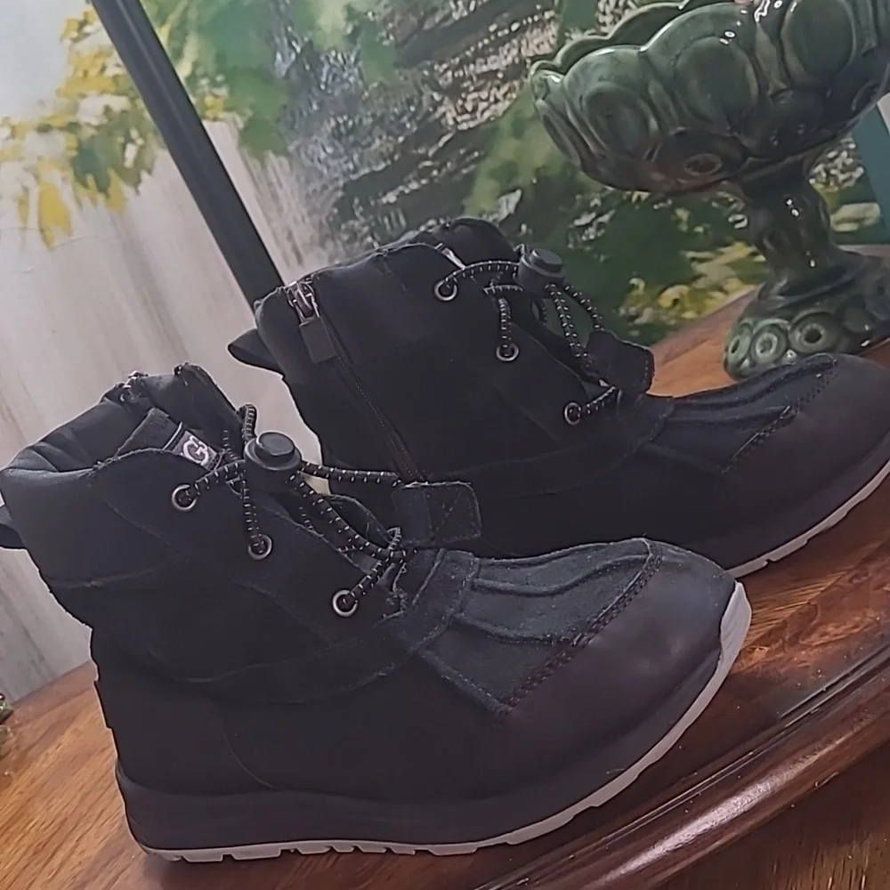 Ugg Turlock black waterproof insulated suede Kids youth size 4 boots